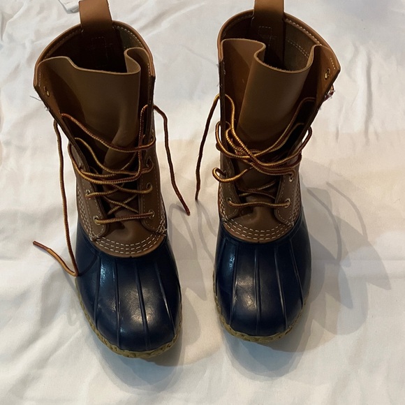 L.L. Bean navy blue bean boots - Picture 2 of 8